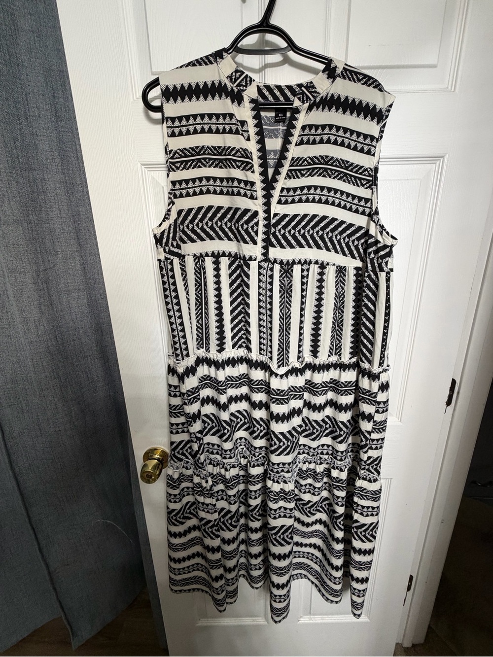 Sleeveless Black & White Geometric Tiered Dress